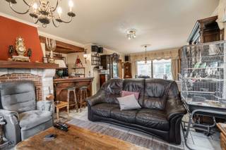 In de geliefde Elzenstraat in Hove, op een perceel van 657 m², wacht een landelijke villa die uitblinkt in ruimte, mogelijkheden en locatie. Met...