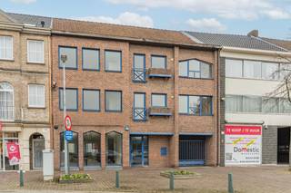Investeringsvastgoed met commercieel gelijkvloers en appartementenUnieke ligging – maximale flexibiliteit voor investeerdersDit appartementsgebouw...