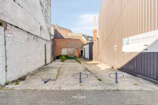 Op een absolute toplocatie in hartje Beveren, in de rustige Kobengeertstraat, vind je deze knappe bouwgrond. Zeer centraal gelegen, met winkels, scholen en het bruisende centrum op wandelafstand.<br />Een zeldzame kans om te investeren in het hart van Beveren, en dat voor net geen 100.000 euro. Een uitstekende ligging vol mogelijkheden, klaar om er jouw project vorm te geven op deze gegeerde plek. Grijp deze buitenkans en leg de basis voor iets moois op een van de meest centrale locaties van Beveren.<br />Bel of mail ons voor een afspraak op het nummer: 052/46.38.03 of info@uw-huis.be en wie weet tot binnenkort!<br />