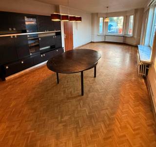 Te renoveren woning met grote tuin in centrum Zelzate.Deze charmante, te renoveren woning ligt in een rustige woonstraat in het centrum van Zelzate...