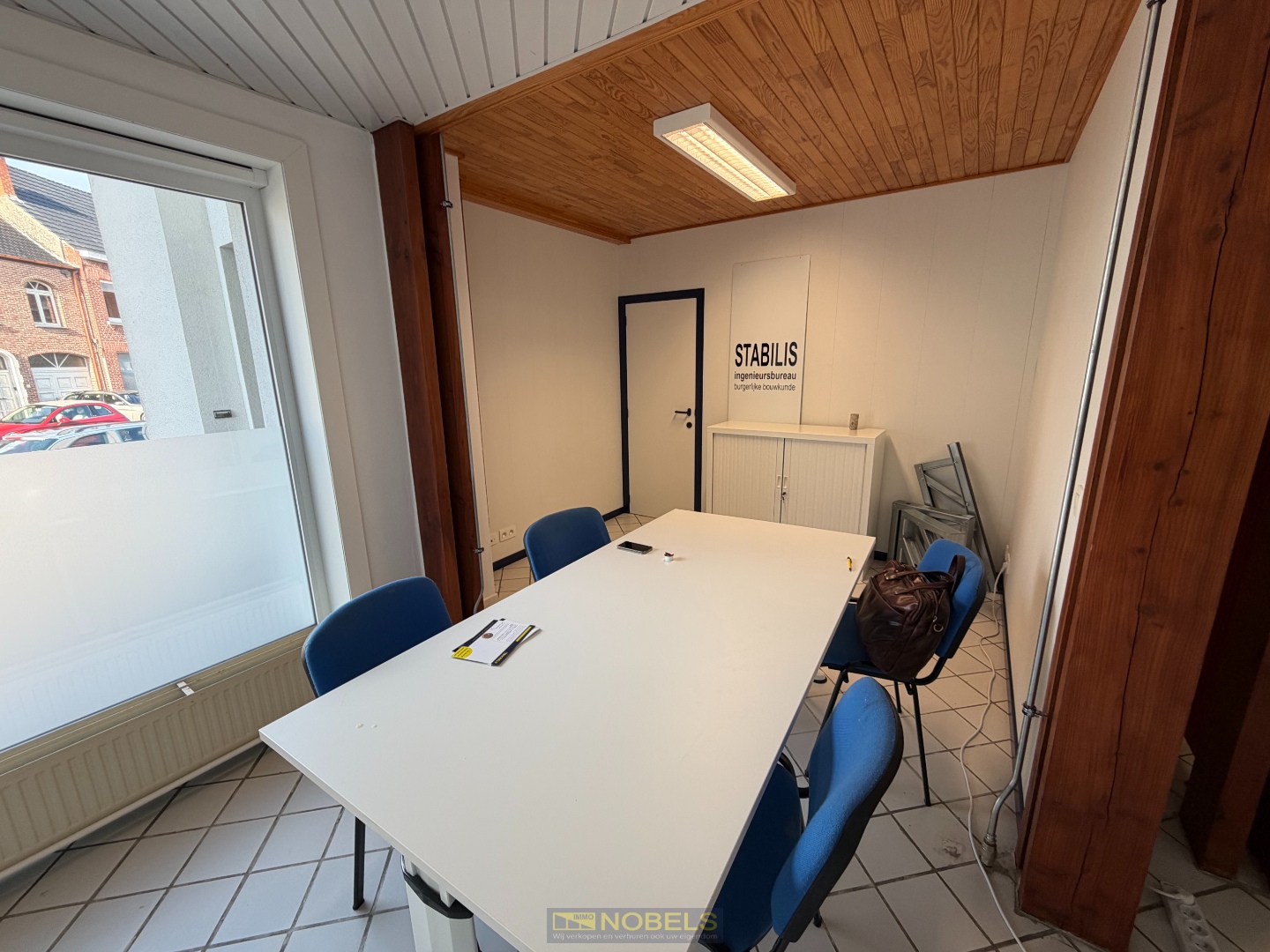 Te huur, commerciële eigendom met visibiliteit en laadpaal nabij E40 - photo 5