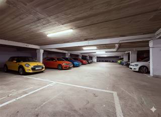 Drie van de vier verdiepingen van dit uitstekend onderhouden parkeergebouw, gelegen in de Sint-Matheusstraat te Borgerhout, worden te koop...