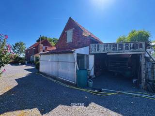 <strong>Karaktervolle hoeve op een idyllische locatie op circa 1 hectare grond!</strong><br /><br /><span><span><span><span><span><span><span><span><span><span><span><span><span><span><strong>Rust, ruimte en groen, gecombineerd met een verrassend vlotte bereikbaarheid.</strong></span><span> Dat is wat deze karaktervolle hoeve te Maldegem zo bijzonder maakt.</span></span></span></span></span></span></span></span></span></span></span></span></span></span><br /><span><span><span><span><span><span><span><span><span><span><span><span><span><span>Wie op zoek is naar een eigendom waar </span><span><strong>ruimte en privacy</strong></span><span> nog volop aanwezig zijn, zal zich hier onmiddellijk aangesproken voelen. De hoeve ligt in een heerlijk groene en landelijke omgeving, omgeven door open ruimte en natuur, en biedt dankzij het ruime perceel van circa </span><span><strong>1 hectare</strong></span><span> een uitzonderlijk gevoel van vrijheid.</span></span></span></span></span></span></span></span></span></span></span></span></span></span><br /><span><span><span><span><span><span><span><span><span><span><span><span><span><span>Hier geniet u van de rust van het buitenleven, terwijl u toch niet afgelegen woont. De ligging biedt een </span><span><strong>vlotte verbinding met Maldegem en de omliggende gemeenten</strong></span><span>, waardoor winkels, scholen, dagelijkse voorzieningen en belangrijke verbindingswegen gemakkelijk bereikbaar zijn. Een ideale combinatie voor wie rustig wil wonen zonder in te leveren op bereikbaarheid.</span></span></span></span></span></span></span></span></span></span></span></span></span></span><br /><span><span><span><span><span><span><span><span><span><span><span><span><span><span><strong>Een plek met karakter en mogelijkheden</strong></span></span></span></span></span></span></span></span></span></span></span></span></span></span><br /><span><span><span><span><span><span><span><span><span><span><span><span><span><span>De hoeve beschikt over een bijzonder ruim perceel van ongeveer </span><span><strong>10.000 m²</strong></span><span>, waardoor de eigendom tal van mogelijkheden biedt voor wie houdt van ruimte, groen en buitenleven.</span></span></span></span></span></span></span></span></span></span></span></span></span></span><br /><span><span><span><span><span><span><span><span><span><span><span><span><span><span>De uitgestrekte grond biedt volop plaats voor een grote tuin, weiland, boomgaard of andere buitenbeleving, uiteraard afhankelijk van de geldende stedenbouwkundige voorschriften en vergunningen.</span></span></span></span></span></span></span></span></span></span></span></span></span></span><br /><span><span><span><span><span><span><span><span><span><span><span><span><span><span>De landelijke setting zorgt bovendien voor een unieke woonervaring: wakker worden met zicht op het groen, genieten van lange zomeravonden in alle rust en kinderen of huisdieren alle ruimte geven om buiten te leven.</span></span></span></span></span></span></span></span></span></span></span></span></span></span><br /><span><span><span><span><span><span><span><span><span><span><span><span><span><span><strong>Idyllisch wonen, praktisch gelegen</strong></span></span></span></span></span></span></span></span></span></span></span></span></span></span><br /><span><span><span><span><span><span><span><span><span><span><span><span><span><span>De absolute troef van deze eigendom is de </span><span><strong>bijzondere ligging</strong></span><span>.</span></span></span></span></span></span></span></span></span></span></span></span></span></span><br /><span><span><span><span><span><span><span><span><span><span><span><span><span><span>De hoeve bevindt zich in een rustige, groene omgeving waar het landelijke karakter nog duidelijk voelbaar is. Tegelijkertijd is de bereikbaarheid uitstekend. Via de nabijgelegen verbindingswegen zijn </span><span><strong>Maldegem, Eeklo, Brugge en de omliggende gemeenten</strong></span><span> vlot bereikbaar.</span></span></span></span></span></span></span></span></span></span></span></span></span></span><br /><span><span><span><span><span><span><span><span><span><span><span><span><span><span>Zo combineert deze eigendom het beste van twee werelden:</span></span></span></span></span></span></span></span></span></span></span></span></span></span><br /><span><span><span><span><span><span><span><span><span><span><span><span><span><span><strong>de charme en rust van het platteland, met de praktische bereikbaarheid van een goed ontsloten locatie.</strong></span></span></span></span></span></span></span></span></span></span></span></span></span></span><br /><span><span><span><span><span><span><span><span><span><span><span><span><span><span><strong>Een zeldzame opportuniteit</strong></span></span></span></span></span></span></span></span></span></span></span></span></span></span><br /><span><span><span><span><span><span><span><span><span><span><span><span><span><span>Een eigendom met een perceel van circa één hectare, een landelijke ligging en een dergelijke bereikbaarheid komt maar zelden op de markt.</span></span></span></span></span></span></span></span></span></span></span></span></span></span><br /><span><span><span><span><span><span><span><span><span><span><span><span><span><span>Of u nu droomt van een </span><span><strong>landelijke gezinswoning, een ruime eigendom met veel privacy of een plek waar wonen en genieten van het buitenleven centraal staan</strong></span><span>, deze hoeve biedt een uitzonderlijk uitgangspunt.</span></span></span></span></span></span></span></span></span></span></span></span></span></span><br /><span><span><span><span><span><span><span><span><span><span><span><span><span><span><strong>Dit is geen gewone woning, maar een plek met ruimte, karakter en toekomstmogelijkheden.</strong></span></span></span></span></span></span></span></span></span></span></span></span></span></span><br /><span><span><span><span><span><span><span><span><span><span><span><span><span><span>Een eigendom voor wie bewust kiest voor </span><span><strong>groen, rust, vrijheid en ruimte</strong></span><span>, zonder de verbinding met de buitenwereld te verliezen.</span></span></span></span></span></span></span></span></span></span></span></span></span></span><br /><br /><span><span><span><span><span><span><span><span><span><span><span><span><span><span>Een bezoek ter plaatse laat u pas echt de unieke sfeer en mogelijkheden van deze hoeve ervaren. Aarzel zeker niet om ons te contacteren voor een bezoek ter plaatse: 050/70.01.02 - info@centro.be.</span></span></span></span></span></span></span></span></span></span></span></span></span></span>