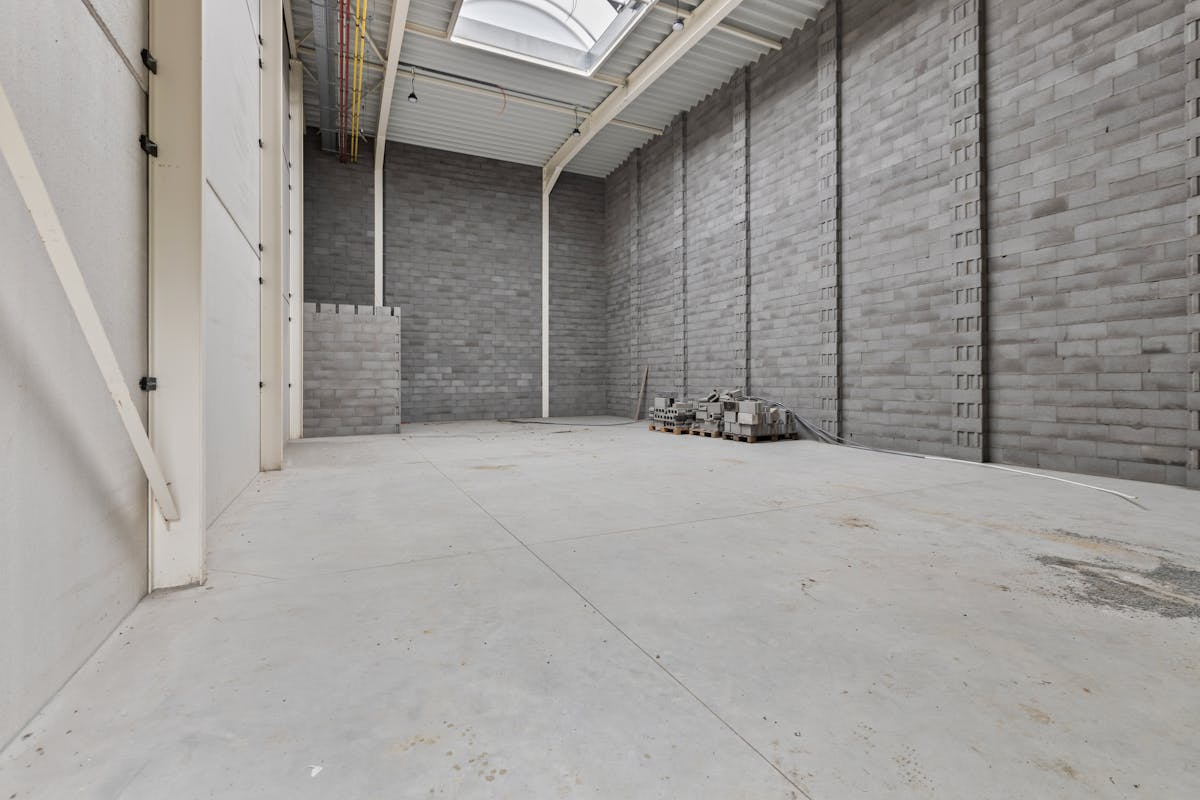 Office building with 5 SME UNITS in Genk - photo 3