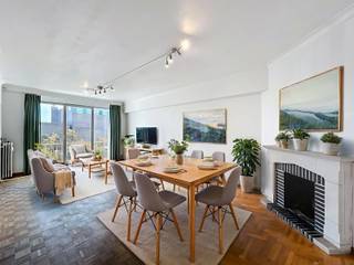 Morgan's Real Estate presents this beautiful 3-bedroom apartment located opposite the Strombeek-Bever cultural center and close to all amenities (public transportation, schools, shops, etc.).<br />The apartment comprises a large entrance hall, a beautiful 27m² living/dining room with a 10m² open-plan kitchen.<br />A hallway leads to the 3 bedrooms and the bathroom.<br />EPB B<br />Infos and visits : 02/4302486