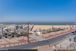 Ruim, gerenoveerd appartement op het bruisende Rubensplein, met zijn vele gezellige restaurants en winkels. Een luxueuze afwerking met oog...