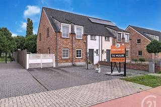 Gezellige energetische woning in Hamont-Achel!Je komt de woning binnen in de inkomhal met gastentoilet en ruimte voor vestiairekast. Vervolgens kom...