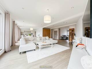 Veelzijdige OPBRENGSTEIGENDOM met MAGAZIJN, APPARTEMENT en TUIN biedt WONEN én WERKEN op TOPLIGGING in Ronse. Deze INSTAPKLARE eigendom combineert...