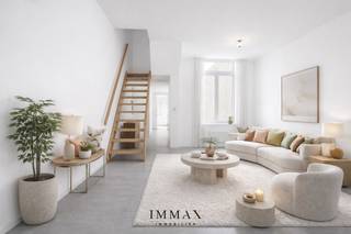 In het hart van Brugge bevindt zich deze volledig gerenoveerde stadswoning, waar modern comfort en praktische indeling hand in hand gaan.Bij het...