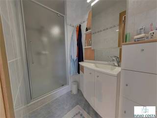 Te koop: gezellig appartement op de 5de verdieping van residentie Van Gogh, gelegen in de Onderwijsstraat in het hart van Middelkerke. Dankzij...