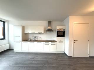 In de Rector de Somerstraat, blok 5, op de eerste verdieping en vlak bij de Beekstraat, bevindt zich deze erkende assistentiewoning. Het...