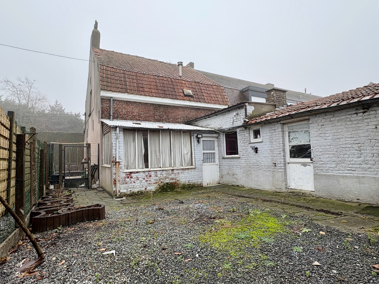 Renovatieproject op 767 m², met garage en uitweg. - foto 2