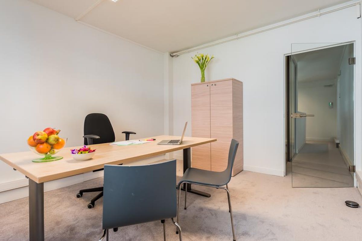 Modern full-service offices (17 m²-51 m²) for rent in Ghent - photo 5
