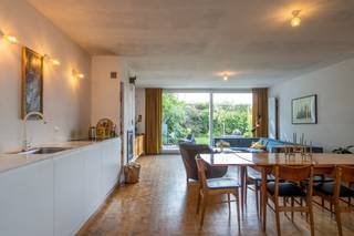 BEZOEKDAG OP AFSPRAAK OP VRIJDAG 22/8 EN ZATERDAG 23/8 - VOLZETRICHTPRIJS €420.000Welkom in deze totaal gerenoveerde woning, gelegen in een...