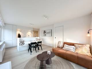 Gerenoveerd appartement met 2 slaapkamers , centraal gelegen nabij het Rubensplein, de Zeedijk en de Lippenslaan. <br /><br />Dit appartement bevat een inkomhal met vestiaire en gastentoilet, berging met aansluiting voor wasmachine en droogkast, open en volledig geïnstalleerde keuken met eiland, woonkamer en eetkamer, twee volwaardige slaapkamers en een badkamer met inloopdouche. MEUBILAIR in de prijs inbegrepen!<br /><br />Fietsenberging in het gebouw. <br /><br />