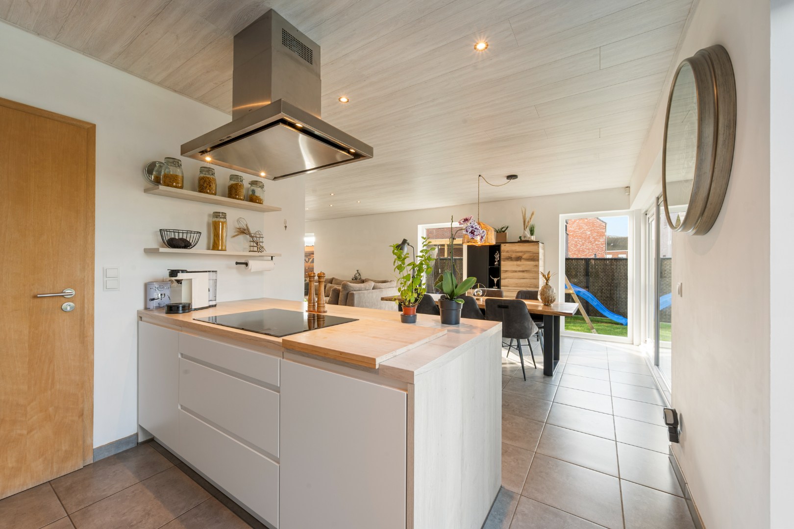 Instapklare, open woning met 4 slaapkamers en dressing, 2 garages en zonnige tuin in Menen - foto 4