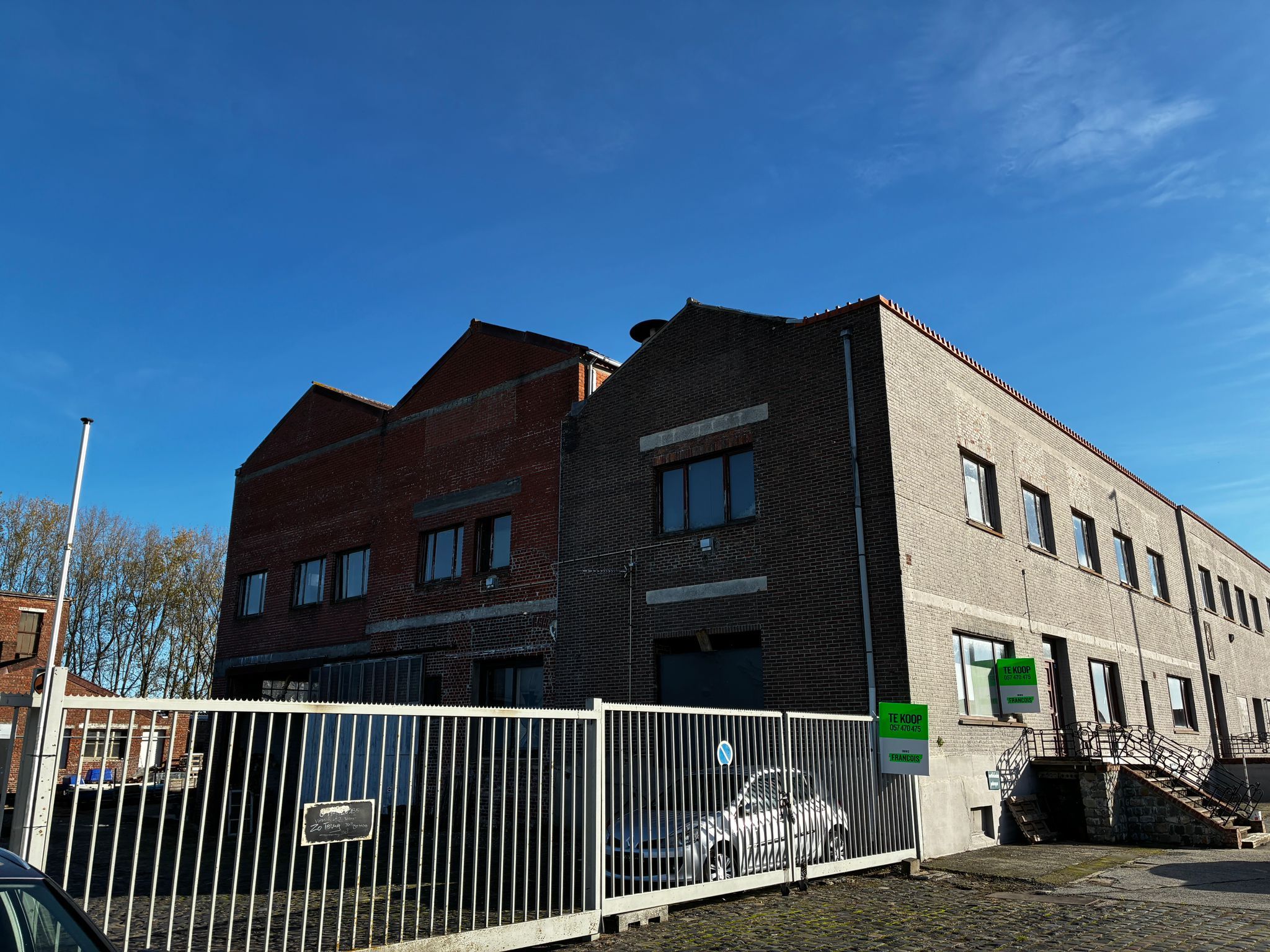 Polyvalente opslagruimtes op interessante locatie te koop! - foto 2