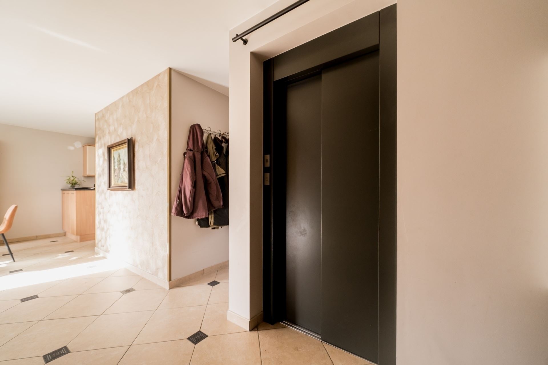 SPACIOUS ROOFTOP APARTMENT WITH 5 BEDROOMS, TERRACE AND GARAGE BOX (+ 29,000) - photo 2