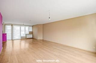 Ruim appartement met 2 slaapkamers, terras en garagebox in het centrum van Heist-op-den-Berg Dit instapklare appartement bevindt zich op de eerste...