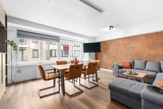 <p>Te koop: verzorgd appartement in Oostende, op een steenworp van de Zeedijk in Mariakerke.</p>

<p> </p>

<p>Dit appartement biedt een comfortabele indeling en een uitstekende ligging nabij het strand, de duinen en het openbaar vervoer. Dankzij het EPC-label B geniet u van een energiezuinig appartement, terwijl de infraroodpanelen zorgen voor een aangename en efficiënte verwarming. De Raversijdestraat is een rustige straat, maar toch dicht bij alle voorzieningen.</p>

<p> </p>

<p>Belangrijkste ruimtes:<br />• Inkomhal met toegang tot de verschillende vertrekken<br />• Gezellige living met natuurlijke lichtinval<br />• Keuken met dubbele spoelbak, microgolfoven, oven en elektrische kookplaat<br />• Slaapkamer met voldoende ruimte voor een dubbel bed<br />• Badkamer met douche en enkelvoudige wastafel<br />• Apart toilet<br />• Kelderruimte voor extra opslag</p>

<p> </p>

<p>Troeven:<br />• Nabij Zeedijk in Mariakerke<br />• Energiezuinig EPC-label B<br />• Verwarming via infraroodpanelen</p>

<p><strong>Wenst u meer info? Contacteer Charlotte via 059 70 00 99 of Charlotte@eraservimo.be</strong></p>