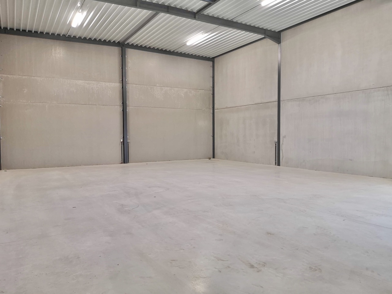 Recent bedrijfsgebouw van 216 m2 met 2 parkeerplaatsen voor 1.044 EUR/mnd excl BTW - foto 3