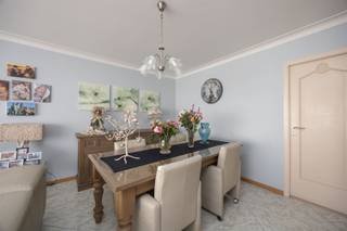 Instapklaar 3-slaapkamerappartement INCL GARAGEBOXOntdek dit instapklare en ruime appartement, ideaal gelegen in Ekeren (2180), vlakbij het station...