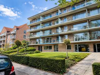 Looking for a spacious, move-in-ready apartment in a quiet location just a stone's throw from Leuven? Located at Celestijnenlaan in Heverlee, this 104 m² apartment features a southwest-facing sun terrace, an integrated garage, and a storage cellar. <br /><br />The apartment is situated on the first floor and has just been completely refreshed with a new coat of paint and a brand-new, fully equipped kitchen.<br /><br />You enter through the hallway with a cloakroom. The generous living area provides access to the terrace, where you can soak up the sun. At the back of the apartment, you will find two spacious bedrooms, a bathroom with a connection for the washing machine, and a separate toilet.<br /><br />The location is ideal: just outside the city center, close to shops, a primary school, and the research park of Imec and KU Leuven, with easy access to both the E40 and E314.<br /><br />The rental price is € 1,000 per month, with a monthly provision of € 175 for heating, hot water, and communal areas, with an annual settlement. The electricity costs are the responsibility of the tenant, but with an EPC label A, the energy expenses remain manageable. The apartment is immediately available.<br /><br />Does this sound like music to your ears? Then we invite you to schedule a visit! Quickly arrange an appointment at https://immojanstas.be/nl/huren via our online agenda, the fastest and most efficient way to schedule a viewing! For questions, we are available at the number 016 23 90 81, every weekday from 10 am to 1 pm.