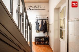 Deze charmante woning bevindt zich op een toplocatie, vlak bij het bruisende centrum van Gent. Alle dagelijkse voorzieningen zoals winkels, scholen...