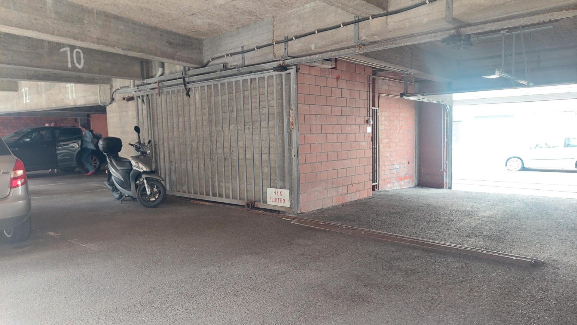 Parkeerplaats te koop Oostende op binnenkoer van een gebouw - photo 3