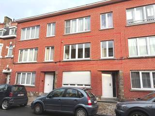 Dit aangename appartement in Anderlecht biedt een comfortabele indeling en een praktische woonomgeving. De leefruimte is licht en uitnodigend en...
