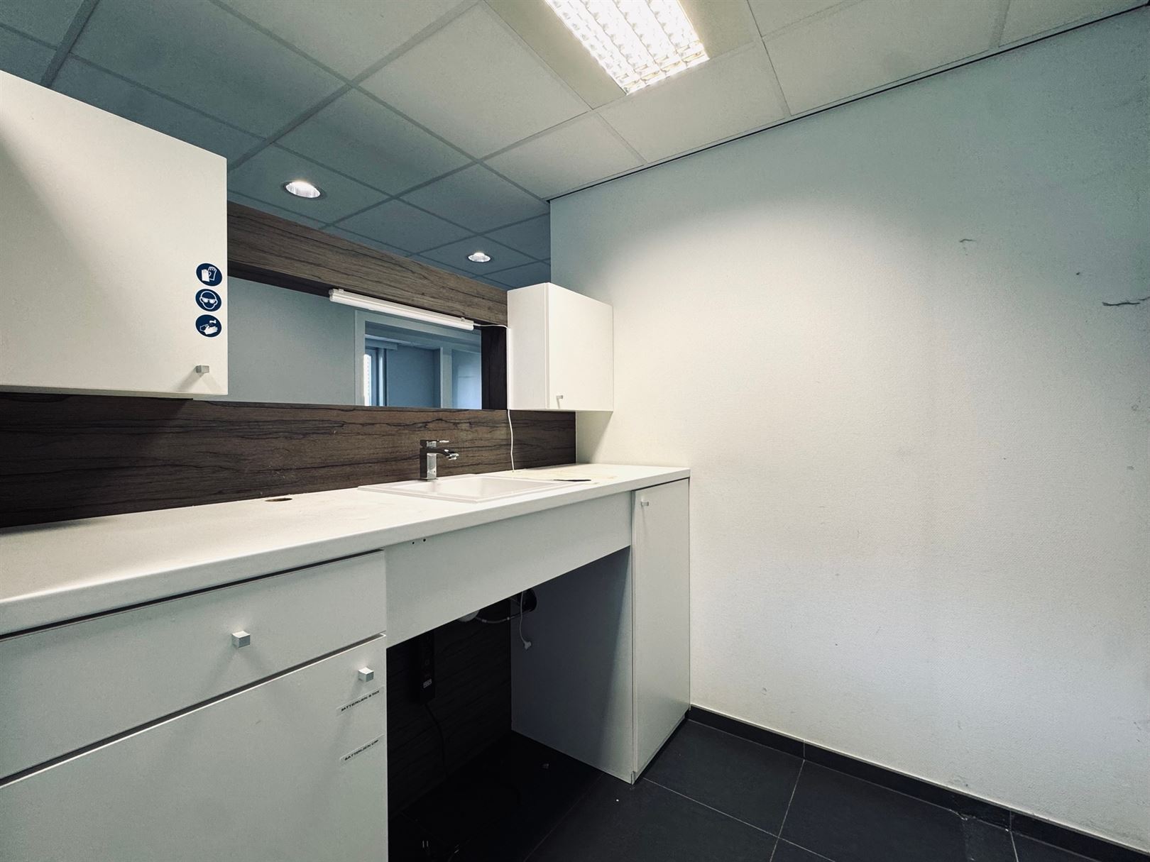 Commercial for rent in Sint-Niklaas - photo 3