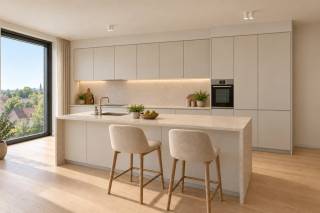 Dit charmante appartement in Kluisbergen biedt een comfortabele woonruimte van 94 m², perfect voor wie op zoek is naar rust en stijl. Het appartement beschikt over twee ruime slaapkamers, ideaal voor gezinnen of als extra ruimte voor werk en hobby’s. De moderne badkamer is functioneel en biedt alle nodige comfort.<br /><br />Daarnaast beschikt het appartement over een carport, wat een handige en overdekte parkeerplaats garandeert. In de kelder is een private berging voorzien, ideaal voor extra opslagruimte. Bovendien geniet u van een ruim terras, waar u heerlijk kunt ontspannen en genieten van het buitenleven.<br /><br />Deze eigendom combineert een praktisch interieur met een uitstekende locatie. Dankzij de doordachte indeling, het comfortabele terras en de extra bergingsmogelijkheden is dit appartement een ideale keuze voor wie op zoek is naar een aangename en onderhoudsvriendelijke woonplek.