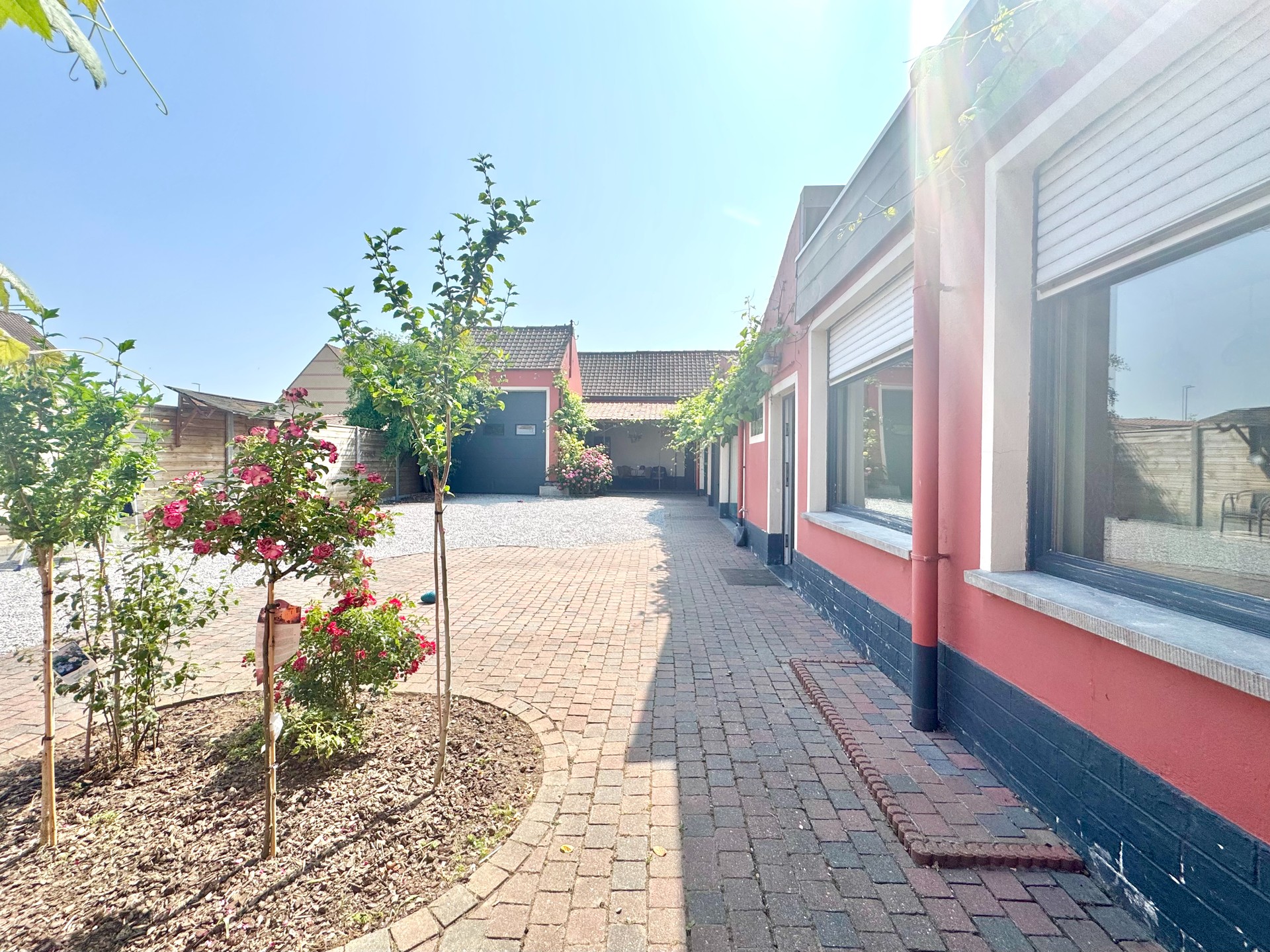 WONING MET MAGAZIJN OP 562 M² - foto 3