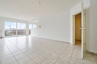 LICHTRIJK APPARTEMENT IN DOODLOPENDE STRAAT MET GARAGE 2 DE VERD. MET LIFT inkomhal, vestiaire hoek, aparte w.c.vrij ruime living met groot...