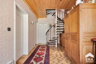 Zoekt u een ruime en veelzijdige eigendom gelegen op een toplocatie in het centrum van Mol? Deze instapklare woning (Nieuwstraat 28/1) met...