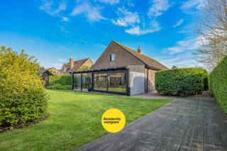 Charmante villa met 3 (tot 4) slaapkamers in rustige woonwijk te NieuwpoortIn een doodlopende straat in Nieuwpoort bevindt zich deze solide...