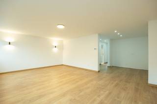 AlgemeenDit gerenoveerde appartement in Boom biedt een ideale combinatie van comfort, stijl en praktisch wonen. Met een woonoppervlak van 76 m² en...