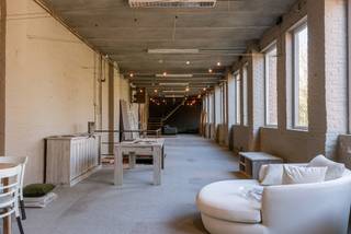 Deze woning gelegen vlakbij het centrum van Brugge onderscheid zich met haar oppervlakte van 1.207m².Deze eigendom omvat drie verdiepingen, vandaag...