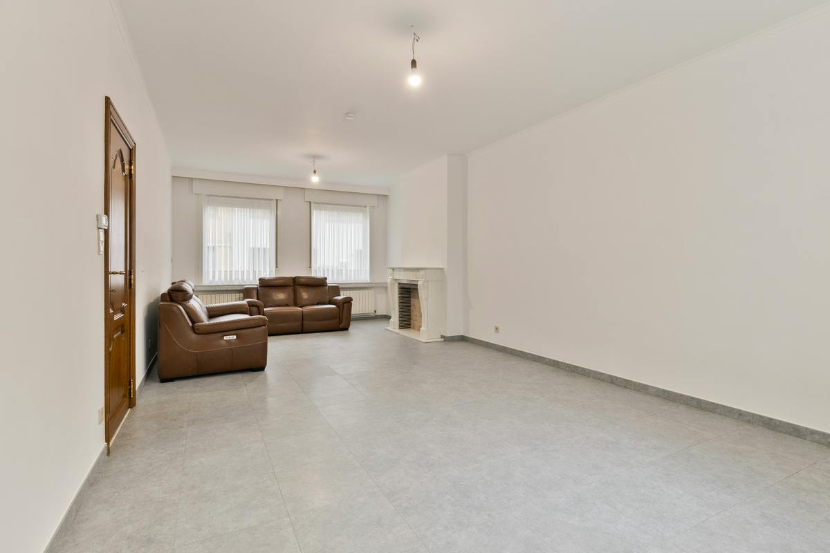 Spacious house for sale with 6 bedrooms in Blankenberge center - photo 4