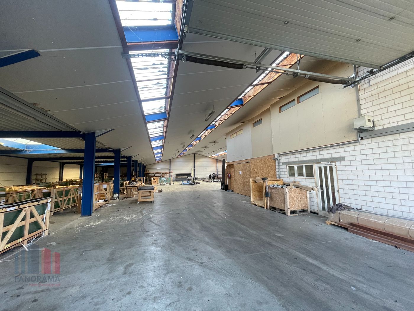 1.130 m² magazijn met kantoor en 500 m² buitenterrein - photo 2