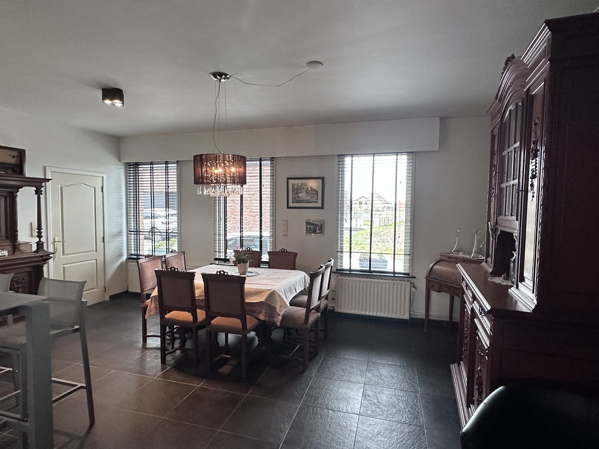 Lichtrijke rijwoning met tuin, 3 kamers en ruime garage - foto 3