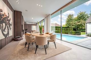 TOP LOCATION in the VILLAPARK: exclusive luxury villa with swimming pool and beautiful private garden, on a plot of 1,617 m².Landscaped terrace,...