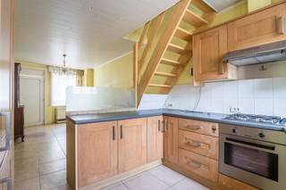 Izegem: woning met garage te koop in Izegem Deze woning biedt een uitstekende renovatiekans en is perfect voor starters of investeerders die op zoek...