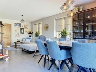 De snelste manier om een bezoek te brengen aan dit appartement? Vraag je bezoek aan via de rode knop op onze website (www.dewaele.com) en je wordt gecontacteerd door één van onze verhuurexperten. <br /><br />Gezellige woning met 4 slaapkamers, dubbele garage en tuin op een rustige ligging te Ingelmunster.<br /><br />De woning heeft volgende indeling:<br />- Inkomhal met gastentoilet <br />- Ruime en gezellige leefruimte<br />- Ingerichte, open keuken voorzien van oven, koelkast, spoelbak, fornuis met dampkap, vaatwas en ingemaakte kasten<br />- bureauruimte/slaapkamer <br />- Wasplaats <br />- Extra berging <br />- Nachthal <br />- 3 ruime slaapkamers <br />- Badkamer voorzien van inloopdouche en badkamermeubel met lavabo en ingemaakte kasten <br />- Apart toilet<br />- Volledig geïsoleerde zolder<br />- Gezellige tuin met aangelegd terras<br />- Alleenstaande, ruime garage (ca. 50m²) voor het stallen van 2 voertuigen of als opslagplaats<br /><br />Extra kenmerken:<br />- Kwalitatieve afwerking (geschilderd, eiken deuren, Miele-toestellen,...)<br />- Zeer energiezuinige woning<br />- Centraal, doch rustig gelegen<br />- Oprit met mogelijkheid tot het parkeren van meerdere voertuigen<br /><br />Ben jij geïnteresseerd in deze woning te huur in Ingelmunster? Aarzel dan niet ons te contacteren.