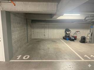 Deze ondergrondse staanplaats te koop in Olsene is gelegen op centrale ligging in residentie Huis De borghgrave I.Afmetingen: 3,50m x 6m