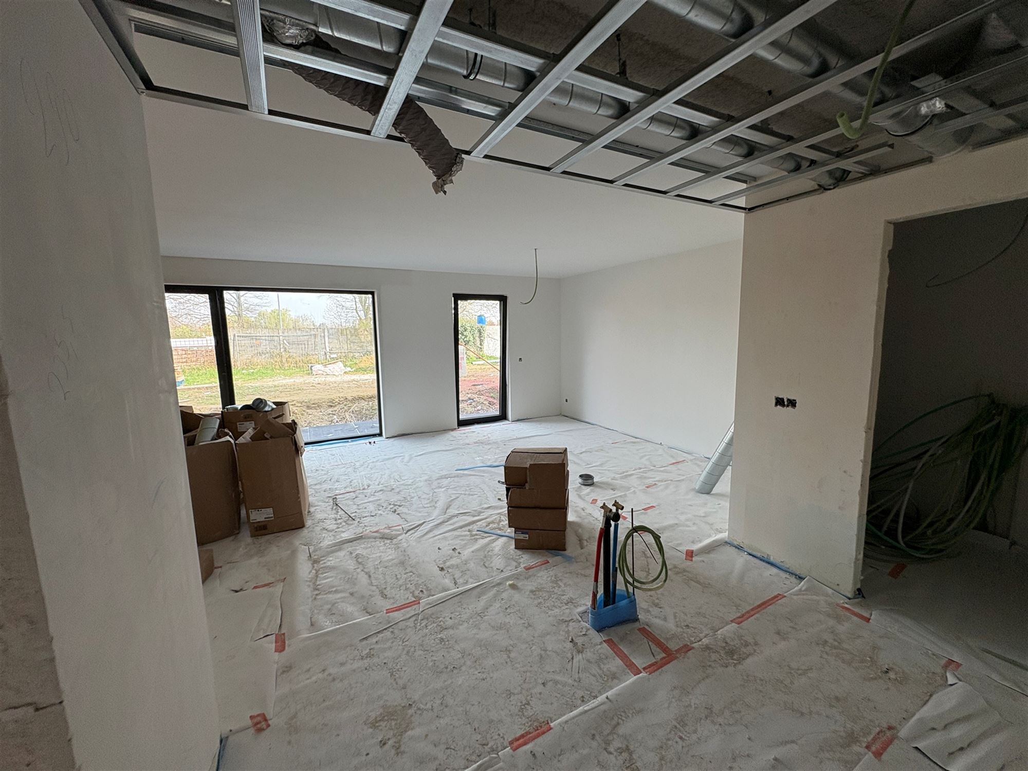 Gelijkvloersappartement met 2 slaapkamers en tuin. - foto 4