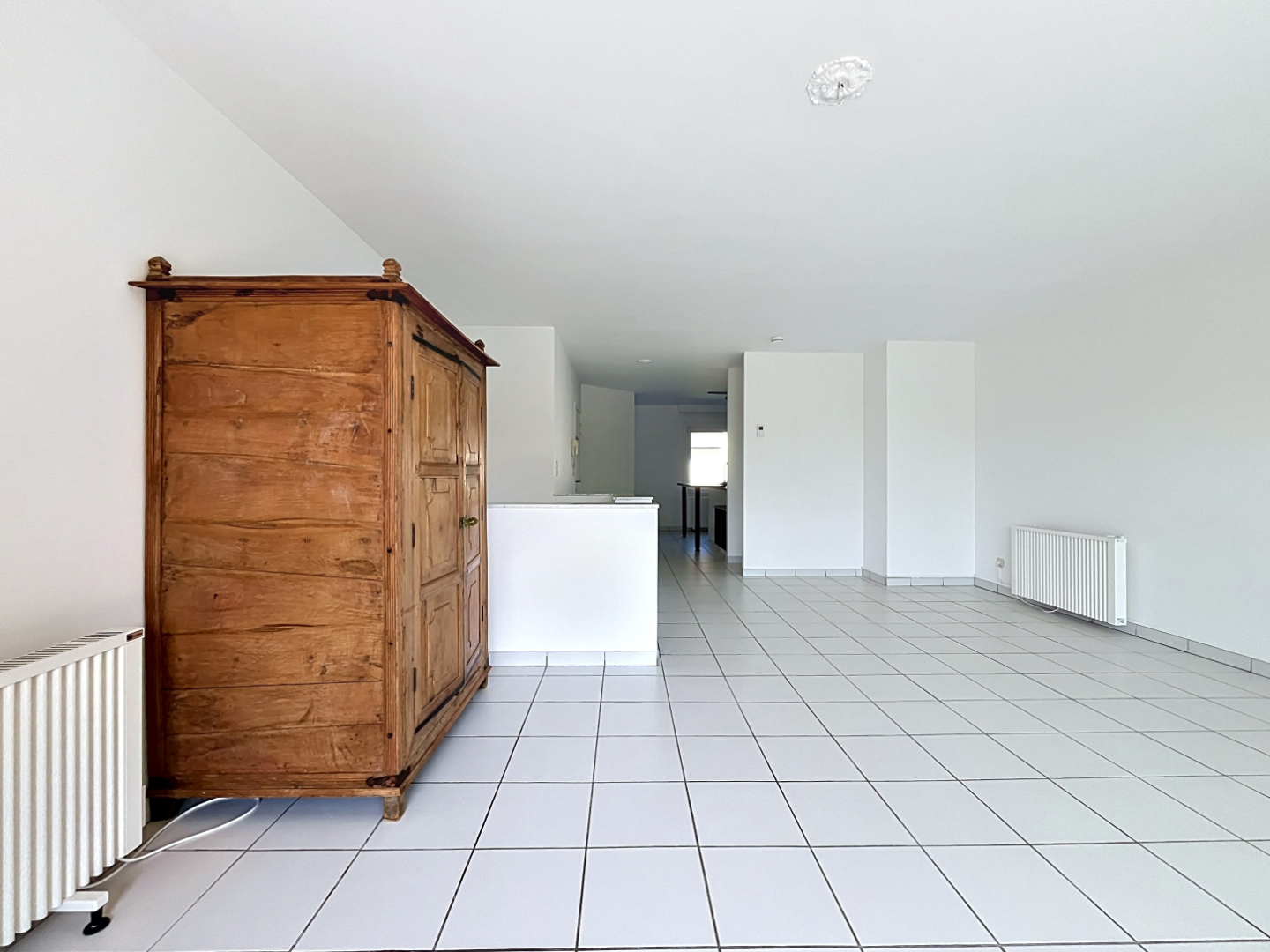 Ruim duplex appartement met 4 slaapkamers en 2 badkamers - foto 4