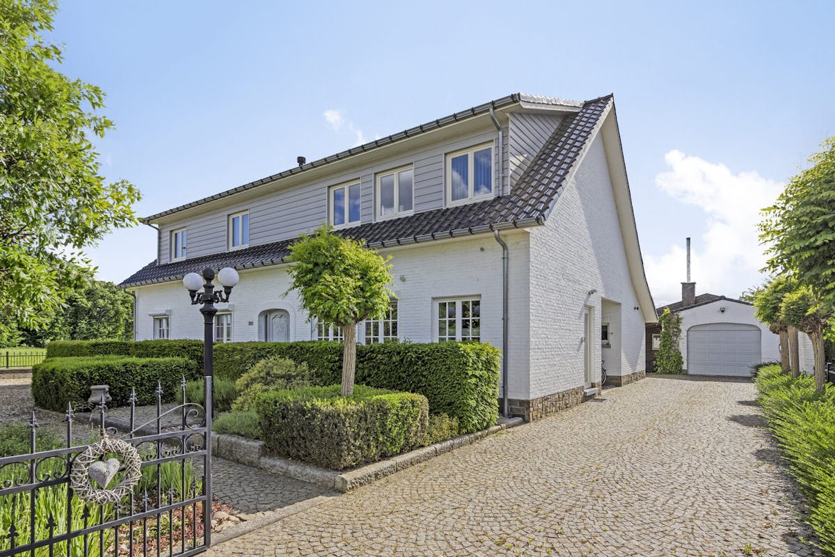 Riante zorgwoning/kangoeroewoning met loods te koop - foto 1