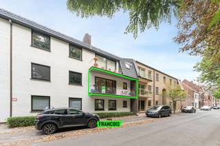 Zoekt U een perfect gelegen en ruim appartement dat klaar is om in te trekken? Dit prachtige drieslaapkamerappartement in Waregem biedt het beste...