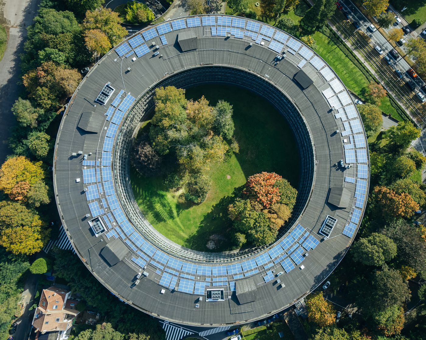 6.175 m² lichtrijke polyvalente ruimtes in iconisch gebouw - foto 4